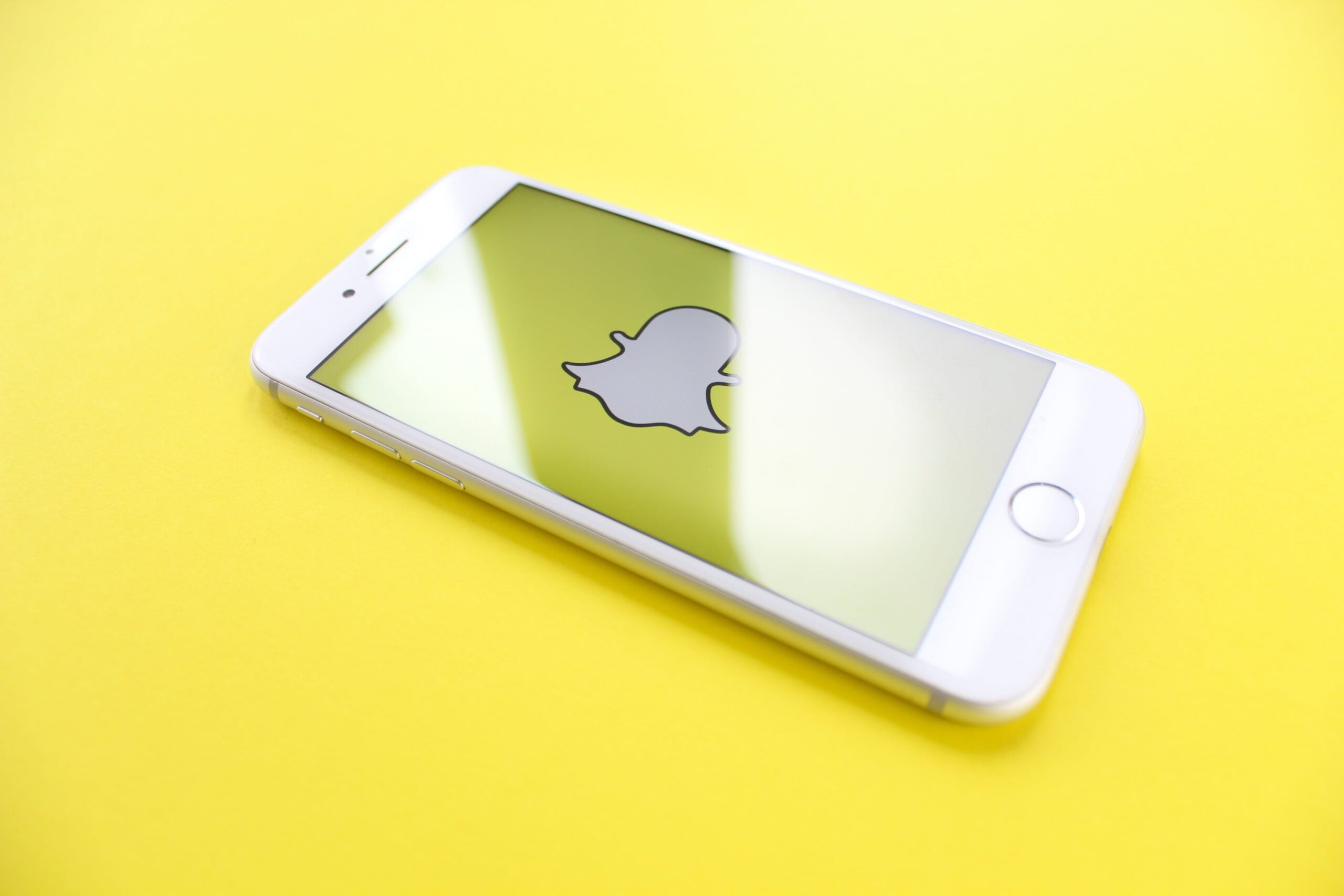 Read more about the article How To Include Snapchat In Your Restaurant Marketing Plan