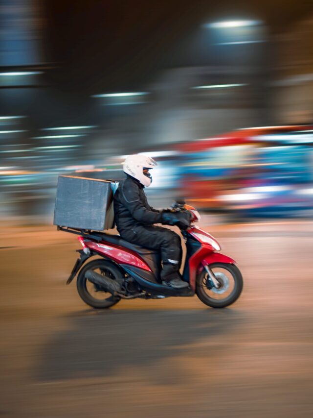 Read more about the article Food Delivery challenges in a restaurant and how to overcome them?