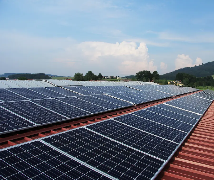 Read more about the article Serving Sustainability: Solar Energy in the Food Service Industry