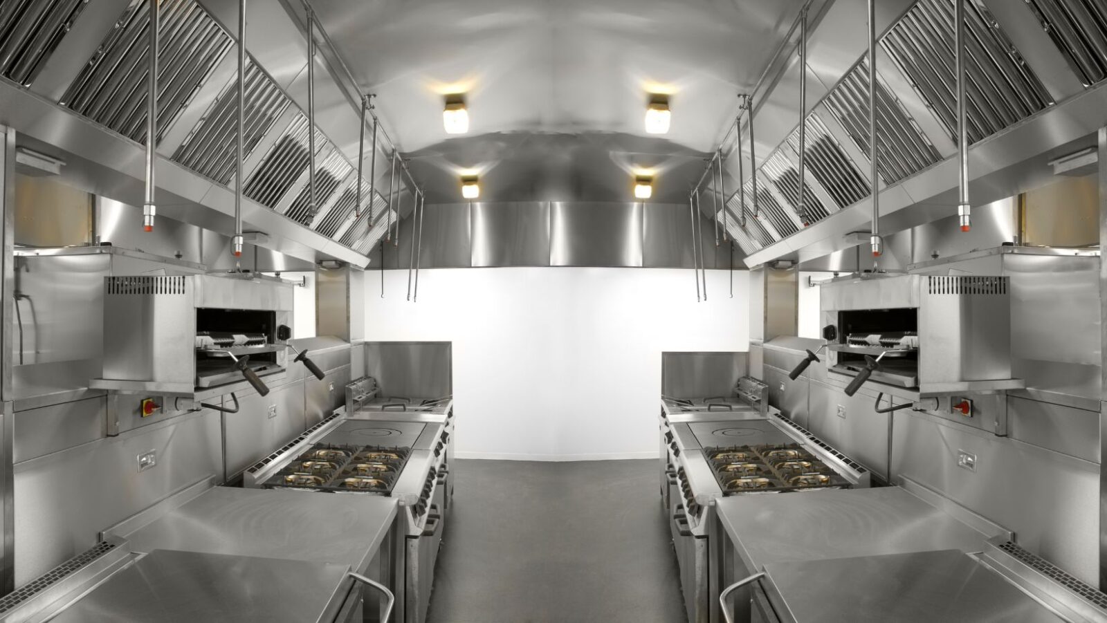 Read more about the article Challenges with Unsustainable Materials and Non-Eco-Friendly Practices in Commercial Kitchens
