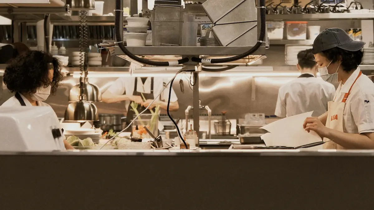 Read more about the article How a Kitchen Consultant Prevents Workflow Bottlenecks in Commercial Kitchens