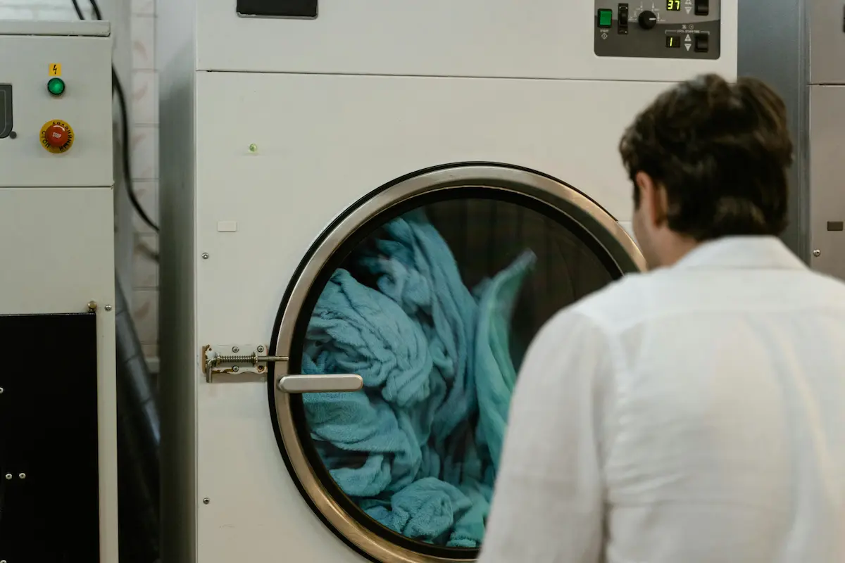 Read more about the article How Laundry Planning Impacts Service Readiness in Peak Hours