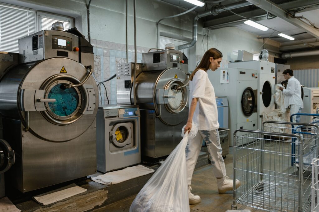 Hotel room turnaround delayed by poor laundry layout and workflow planning